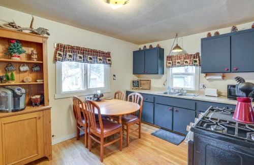 Big Bear Lake House | 'Grizzly Pine' Cottage - Walk to Ski Beach Park!