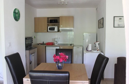 Santa-Maria-Poggio Apartment | Ground floor. 2 separate bedrooms. 6 persons. Swimming pool. Beach. Mountain view