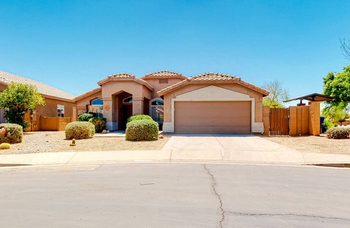 Parkwood Ranch House | Ground-floor home with enclosed yard, private outdoor pool, washer/dryer & AC