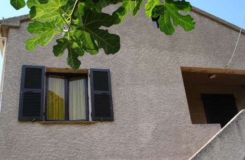 Pietracorbara Apartment | Ground floor Maison Rose 50 metres from the sandy beach