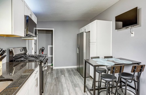 Downtown Toledo House | Group-Friendly Toledo Home for Zoo & Game Days