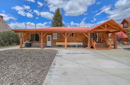Circleville House | Group Getaway w/Mtn Views: Home in Circleville!