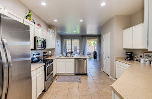 Alta Mesa House | Group Luxury Retreat ~ 4 Neighboring Homes, 21 Beds, Pool & Golf Community