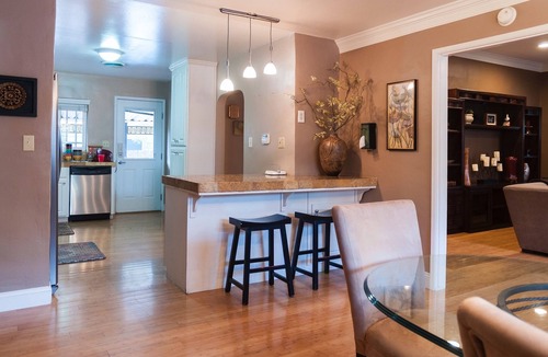Visalia House | Group Retreat with Hot Tub & Studio