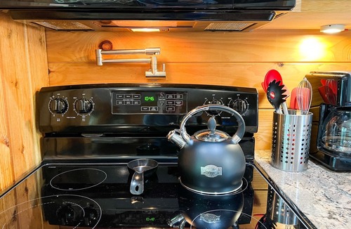 Frenchburg Cabin | Guest Favorite! 1BR/1BA Romantic with Hot Tub & Fire Pit