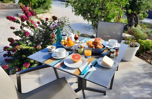 Palasca Bed & Breakfast | Guest Room “Chambre Albatre” with Sea View, Wi-Fi and Air Conditioning