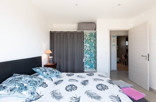 Palasca Bed & Breakfast | Guest Room “Chambre d’hôtes à Losari” with Sea View, Wi-Fi, and Air Conditioning