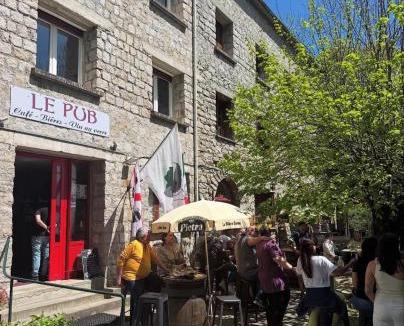 Santo-Pietro-di-Venaco Hotel | Hôtel - Pub Le Petit Bosquet