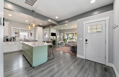 East End House | #HabitueHomes - The Silver Maple - Hot Tub!