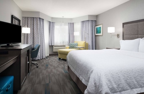 Monterey Hotel | Hampton Inn Monterey