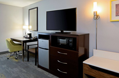 Bakersfield Hotel | Hampton Inn & Suites Bakersfield/Hwy 58, CA