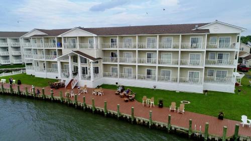 Chincoteague Hotel | Hampton Inn & Suites Chincoteague-Waterfront, Va