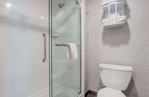Hyde Park Hotel | Hampton Inn & Suites Cincinnati Midtown Rookwood