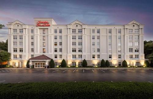Southwest Raleigh Hotel | Hampton Inn & Suites Raleigh Cary Lenovo Center