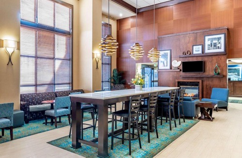 Laguna West-Lakeside Hotel | Hampton Inn & Suites Sacramento-Elk Grove Laguna I-5