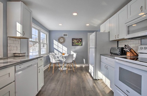 Hampton Hill Historic District Cottage | Hampton 'Quiet Corner Cottage' w/Fireplace & Yard