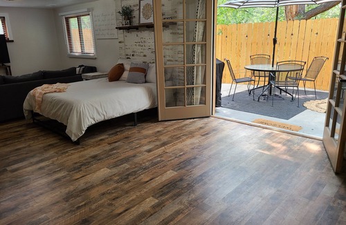 Broadmoor Apartment | Haney Hideaway