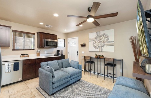 Peoria Villa | Happy Valley Casita in Peoria w/Batting Cages!