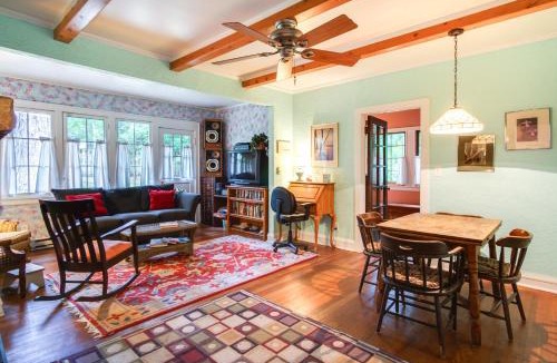 Harbert House | Harbert Cottage w/Fire Pit: Half Mile to Beach!