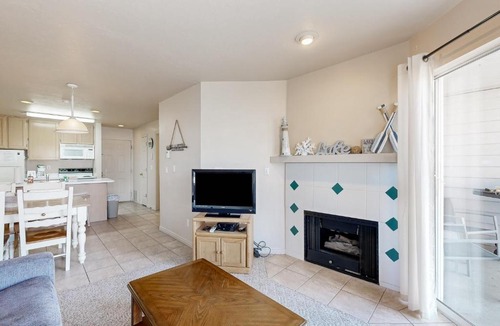 Harbor Village Apartment | Harbor Village Pool Building Condo 104