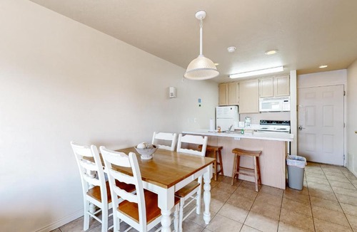 Harbor Village Apartment | Harbor Village Pool Building Condo 104