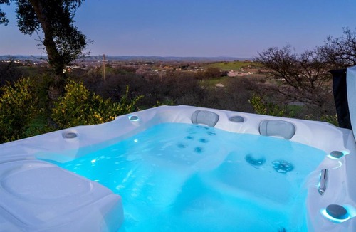 Paso Robles House | Harleys Hideaway Hilltop Views, Hot Tub & Pets