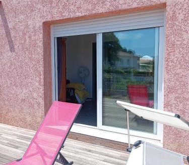 Furiani Apartment | Haute-Corse Bas de villa , 2 chambres de 70 m2 , vue mer , jardin et terrasse