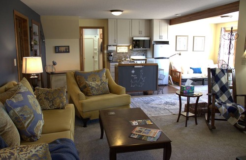 Hayden View Estates Apartment | Hayden Lake Retreat Private Deck Lake Views Near Coeur d'Alene