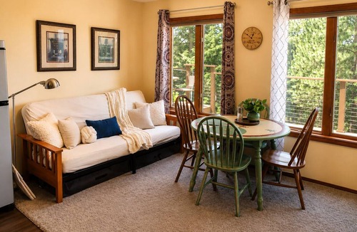 Hayden View Estates Apartment | Hayden Lake Retreat Private Deck Lake Views Near Coeur d'Alene