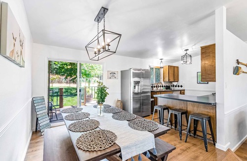 Clarksville House | Hayden Lake Views | 2BR Deck Retreat Sleeps 7