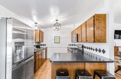 Clarksville House | Hayden Lake Views 2BR Deck Retreat Sleeps 7