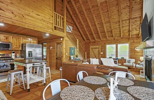 Hazel Green Cabin | HazelBrook Haven- Hot Tub, Firepit, Grill