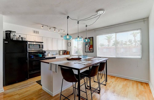 Arts District Condo | Heart of Old Town- Mid Century 2 Bed