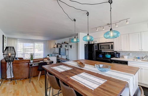 Arts District Condo | Heart of Old Town- Mid Century 2 Bed