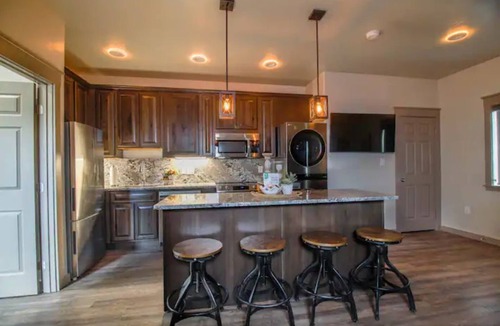 Flagstaff Apartment | Heart Trail Lookout Unit 2 BRAND NEW 2024 HOT TUB and “The Griz” Cold Plunge!