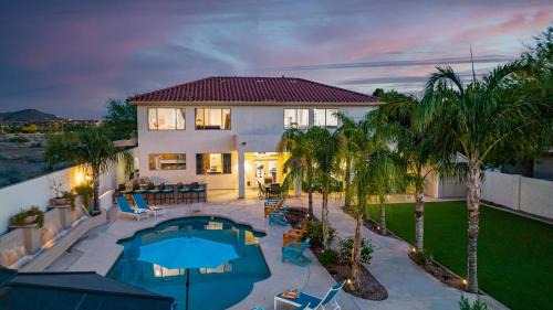 Pleasant Valley House | Heated Pool, Hot Tub, Pool Table, Putting Green, 5BR