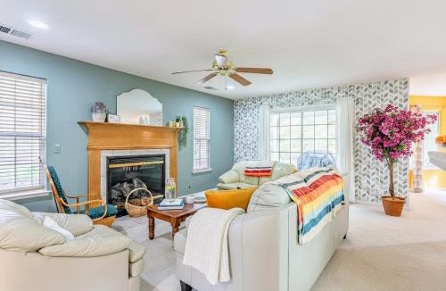 Oakhurst Villa | Heaven Heights - HotTub, Pet Friendly, EV Outlet, Pool Table, Game Room, BBQ, FirePit, Library