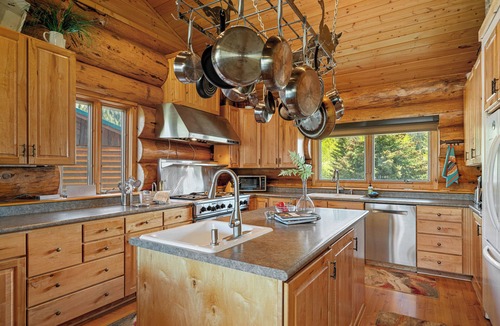 West Yellowstone Cabin | Hebgen Paradise Lodge: Spacious 5BR retreat 20 min from Yellowstone, perfect for 15 guests.