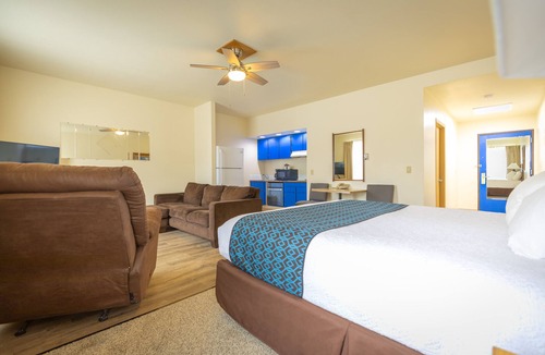 Ahsahka Hotel | Helgeson Place Hotel & Suites