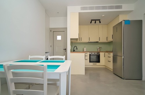 Papastavraiika Apartment | Heli View Apartment with Sea View, Wi-Fi and Air Conditioning