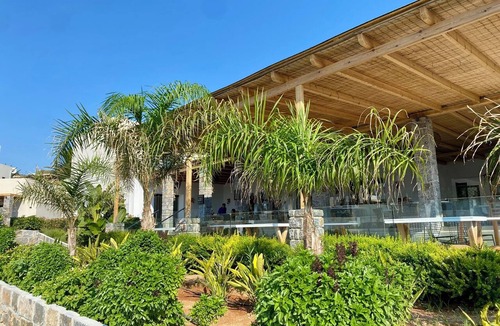 Menetai Hotel | Helios Beach Hotel & Bungalows
