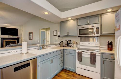 Star House | Hello Dolly! 3 beds, 2 bath, 2 TV's, Fireplace, Quiet Neighborhood in Star, ID minutes from walking trails and river views