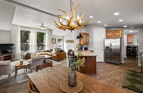 Lazy Acres House | Hidden Pines: A cozy 2-bedroom retreat just 7 minutes from Yellowstone!
