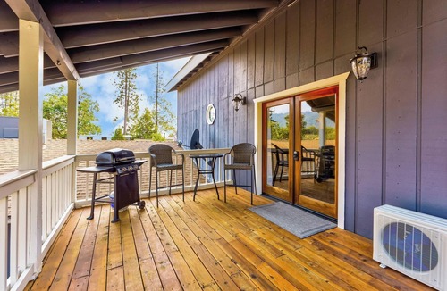 Oakhurst Ski Chalet | Hideaway Lookout near Yosemite and Bass Lake, with WiFi, AC and amazing views.
