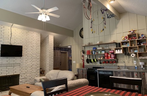 Circleville Apartment | Hidin’ Out near the Paiute Trail and Butch Cassidy’s boyhood home.