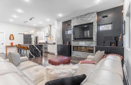 Sunset View House | High Note Hideaway- Modern 4BR Oasis Near Opryland