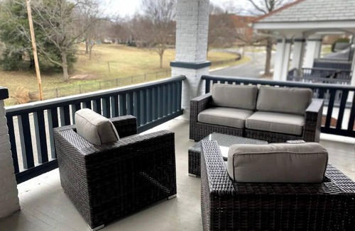 Old Southwest Apartment | Highland Park Place: Historic Two Bedroom Apt!