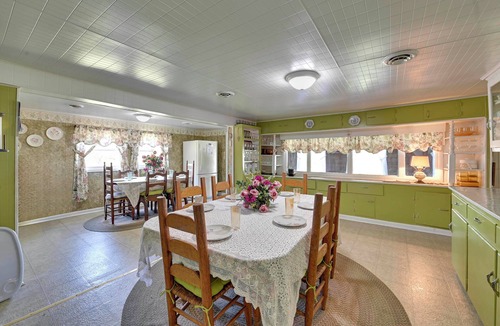 Waneta Cottage | Hike & Fish: Rustic, Timeless Mckee Home w/Yard