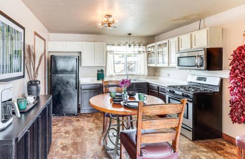 Farmington House | Hike & Golf: Farmington Home 1 Mi to Animas River!
