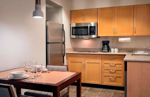 South Scottsdale Apartment | Hiking at Camelback Mountain! Pet-friendly Unit w/Kitchen & Outdoor Pool!